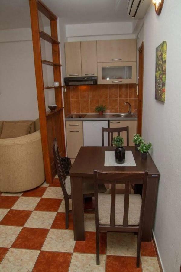 Apartmani Skver Sanja Херцег-Новий Екстер'єр фото