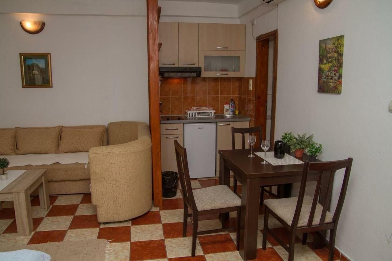 Apartmani Skver Sanja Херцег-Новий Екстер'єр фото