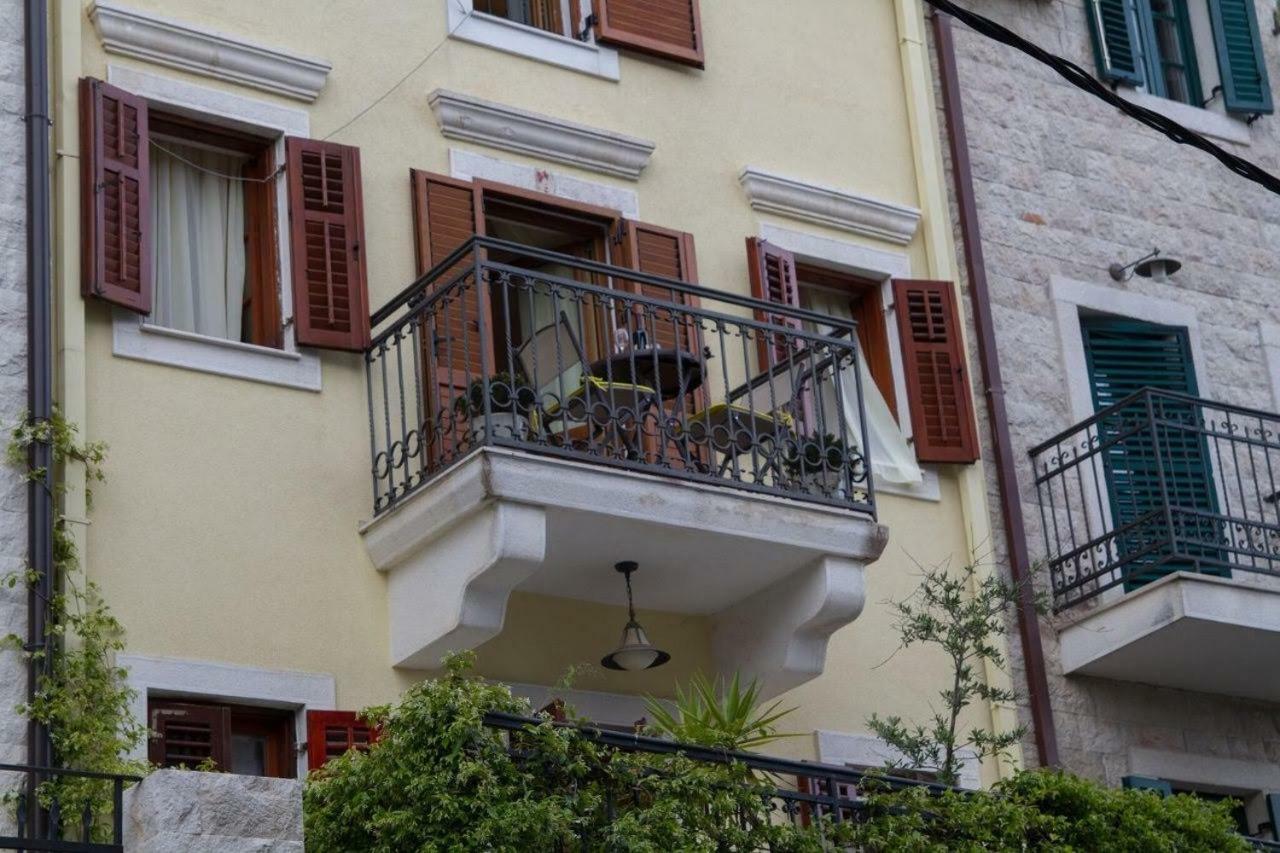 Apartmani Skver Sanja Херцег-Новий Екстер'єр фото